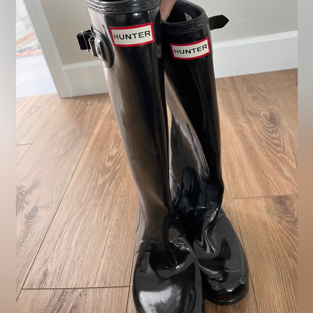 Hunter black patent rainboots- brand new